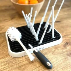 Nevi Afdruiprek Met Lekbak - Afdruipmat Voor 10 Flessen - Opvouwbaar Droogrek Babyfles - Inclusief Afwasborstel -Jollein Winkel 1198x1200 9