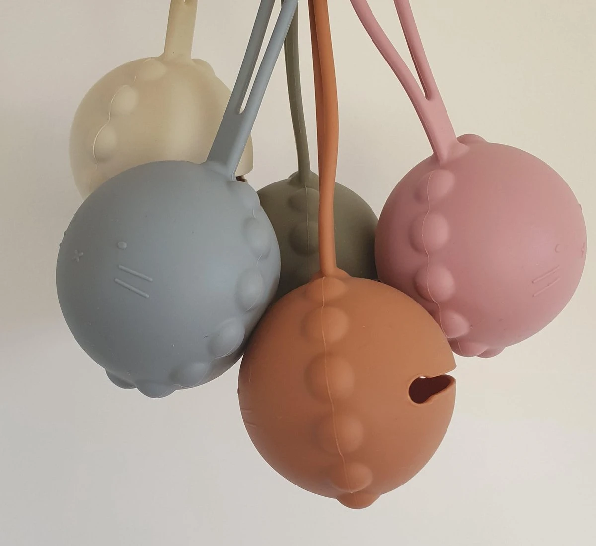 Speenhouder Zand - Fopspeen Opbergen In Een Makkelijk Speendoosjes - Siliconen Speenkoord Houder Voor Fopspeen 3 Speenhouder Zand - Fopspeen Opbergen In Een Makkelijk Speendoosjes - Siliconen Speenkoord Houder Voor Fopspeen - Afbeelding 3