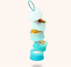 Merkloos Melkpoeder Toren - Melkpoeder Doseerdoosjes - Babyvoeding - Bewaarbakjes - Schenktuit - BPA Vrij - Meenemen En Bewaren - Dispenser - Melkpoeder - Snacks - 4 Laags - Family Favorites - Kraamcadeau - BLAUW -Jollein Winkel 1200x1123 4