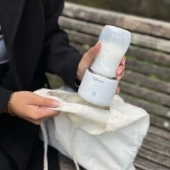 MyBambini's Bottle Warmer Pro™ - Draagbare Baby Flessenwarmer Voor Onderweg - Roze - Geschikt Voor Smalle Hals Flessen Van Dr. Brown's, Difrax, Medela & Nanobebe 13 MyBambini's Bottle Warmer Pro™ - Draagbare Baby Flessenwarmer Voor Onderweg - Roze - Geschikt Voor Smalle Hals Flessen Van Dr. Brown's, Difrax, Medela & Nanobebe -Jollein Winkel 1200x1200 409