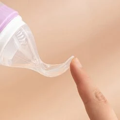 Baby Knijpfles - Baby Knijpfles Met Lepel - 90ml - Blauw - Feeding Spoon - Flesje Met Lepel - Knijpfles - Silicone - Babyfles - Roze -Jollein Winkel 1200x1200 541