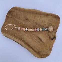 Speenkoord Met Naam | Gepersonaliseerd | Donker Roze - Hout | Kraamcadeau | Baby | Speenclip | Speenketting | Bebbes -Jollein Winkel 1200x1200 929