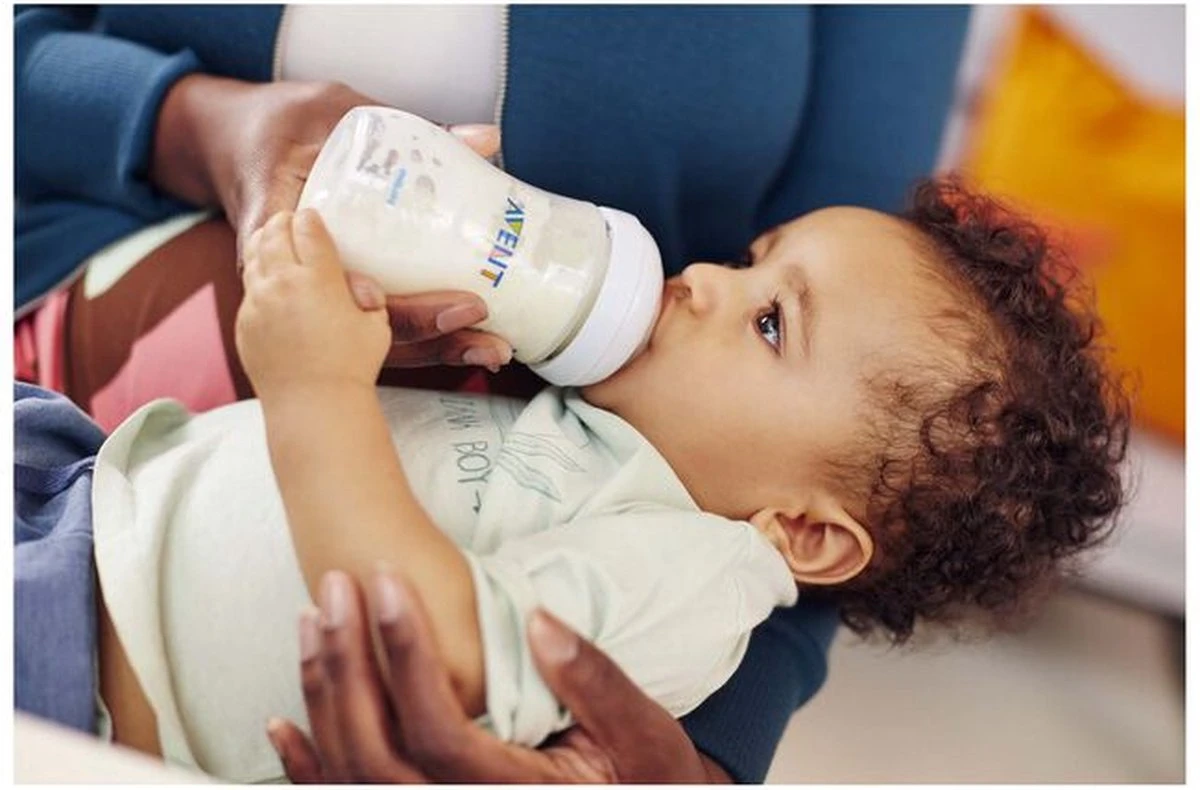 Philips Avent SCF033/17 Natural Babyfles - 1m+ - Langzame Toevoer 6 Philips Avent SCF033/17 Natural Babyfles - 1m+ - Langzame Toevoer - Afbeelding 6