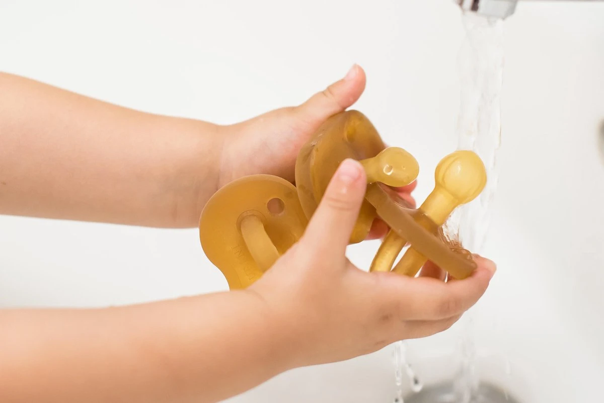 Dupini 100% Natuurrubber Speen/fopspeen - Round Maat L 8 Dupini 100% Natuurrubber Speen/fopspeen - Round Maat L - Afbeelding 8